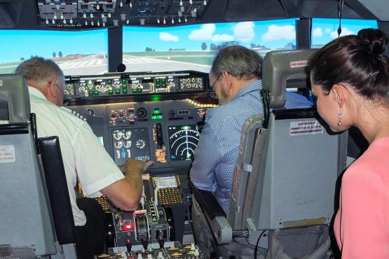 Virtual Jet Centre - Flight simulator 60 minute couples flight experience